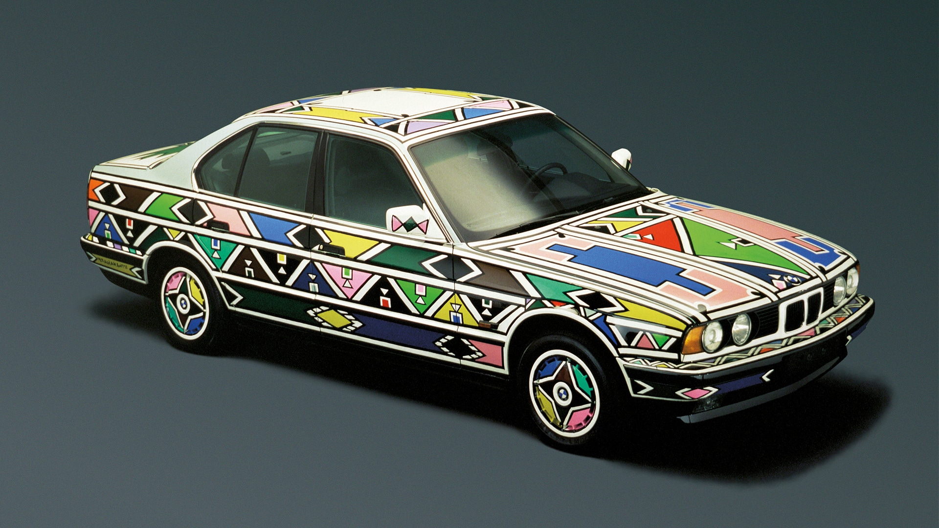 Esther Mahlangu BMW 525i art automobile bmw art car