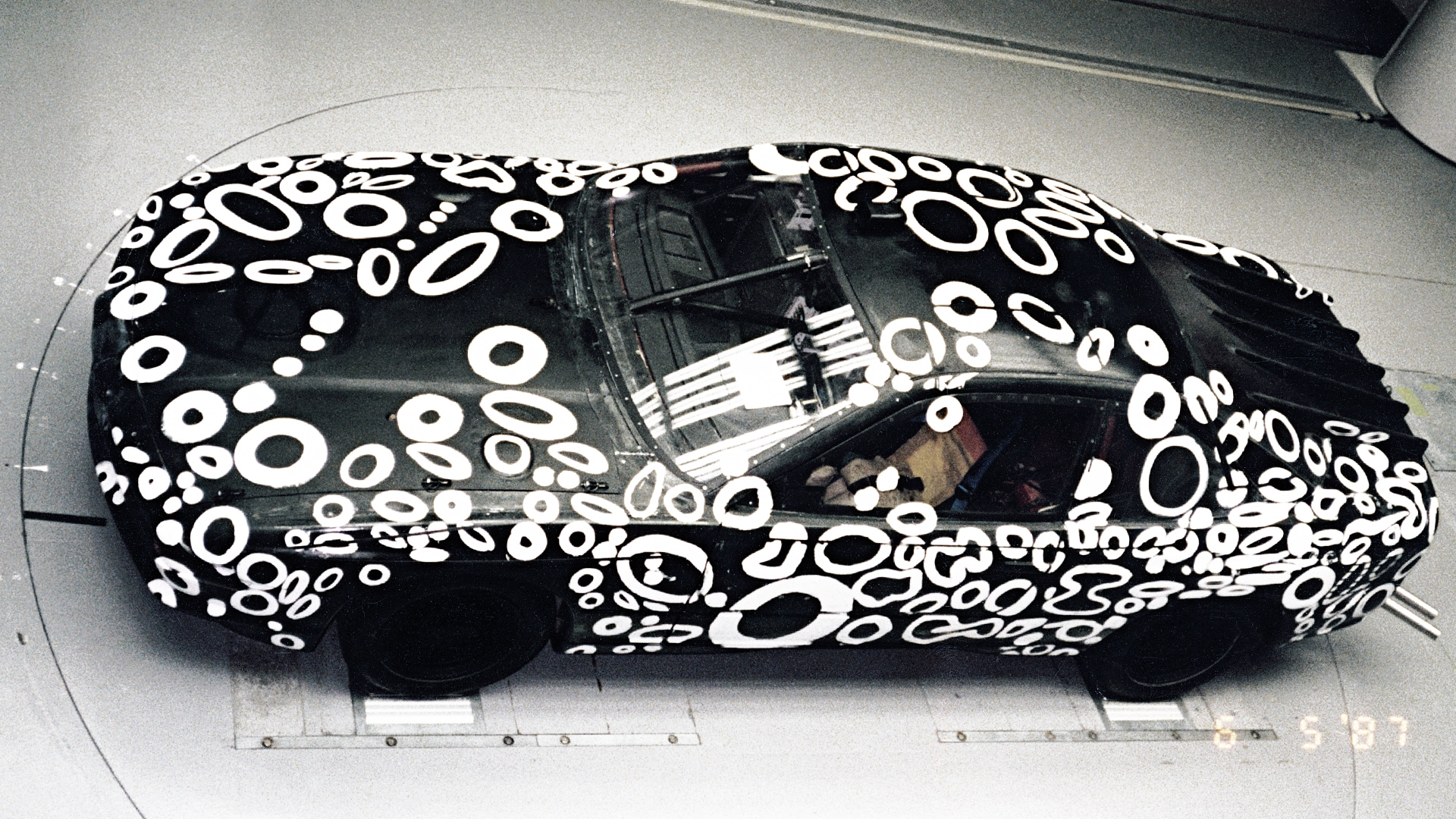 BMW Erlkönig mit Kreismuster